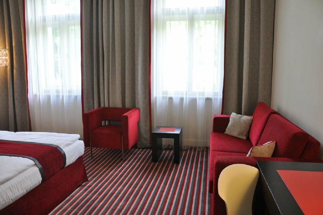 Hotel Red & Blue Design